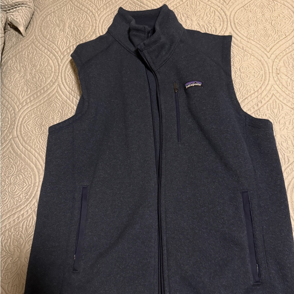 Navy blue Patagonia large better sweater fleece vest